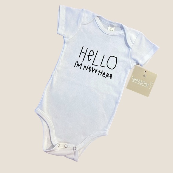 Tenth & Pine I’m New Here Short Sleeve Bodysuit - White - Picture 1 of 1